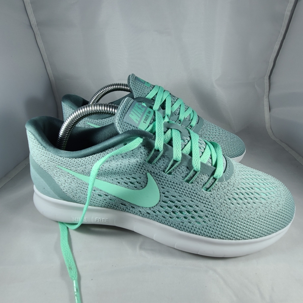 Nike Free RN size 8.5 Green Knit